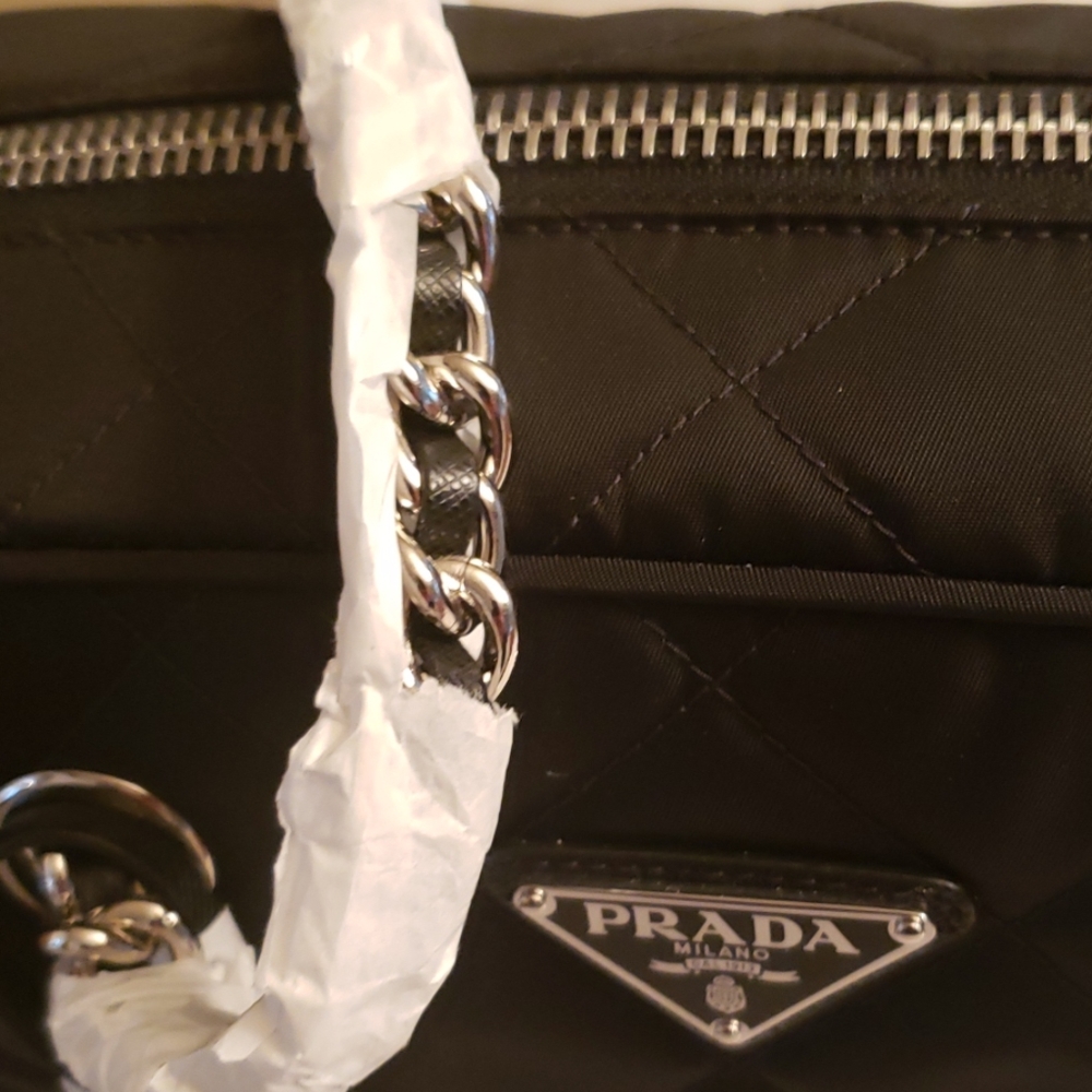 Prada - Picture 2 of 6